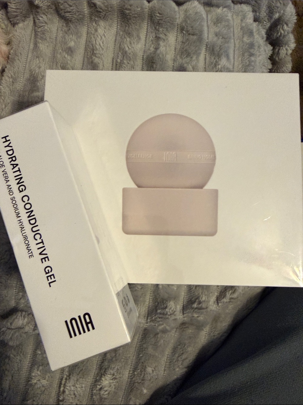Hydrating Conductive Gel with Pale Pink Device